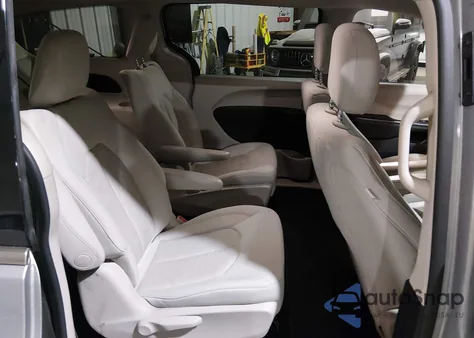 2018 Chrysler Pacifica Hybrid Touring Plus z USA, uszkodzony, nr VIN 2C4RC1H79JR332967